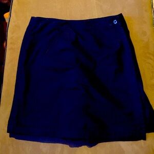Nike Golf Shorts. Size 10. 65% cotton, 35% polyester.